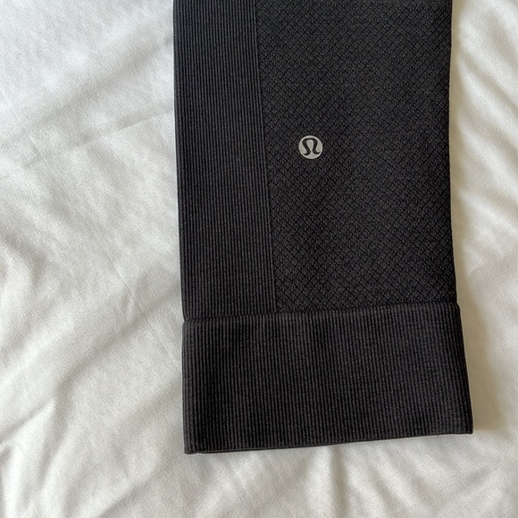 NEW Lululemon Seamlessly Street Crop Leggings in Black size 4 - Picture 10 of 12